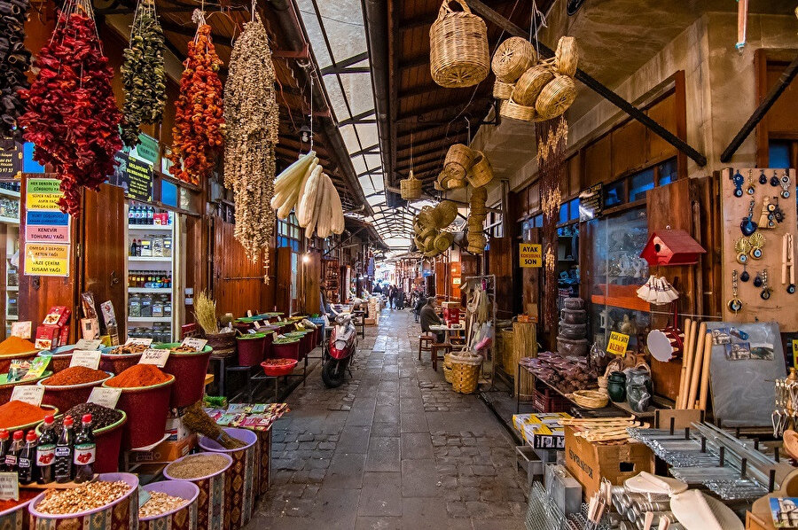 Gaziantep'in çok zengin bir mutfağı, toplamda 300 çeşide yakın yemeği vardır. 