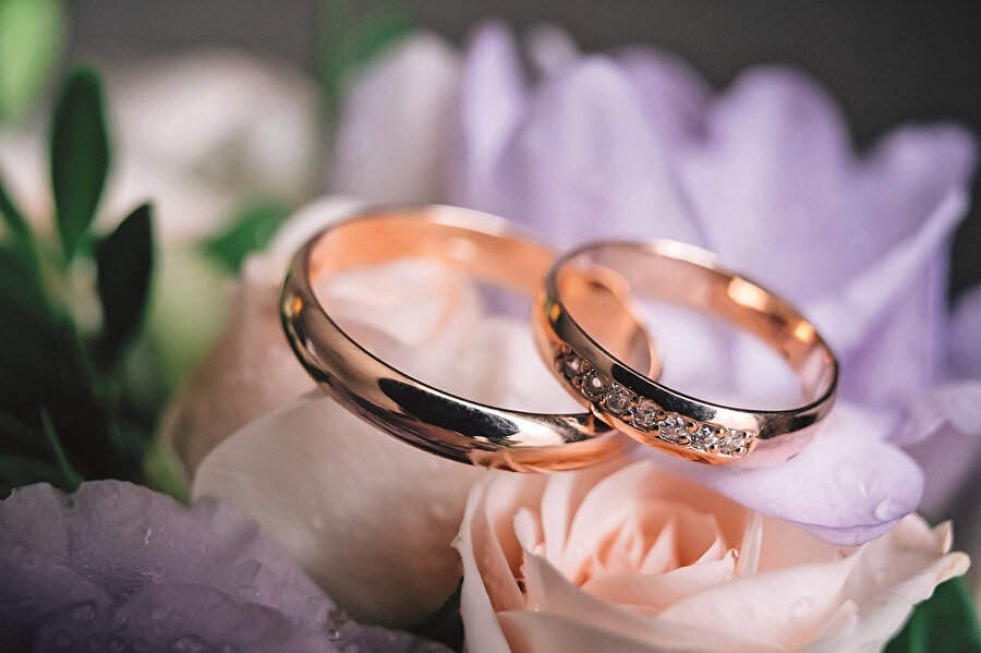 Gençlerin evlenmemesinde etkili olan ilk neden ekonomik sorunlar dır.