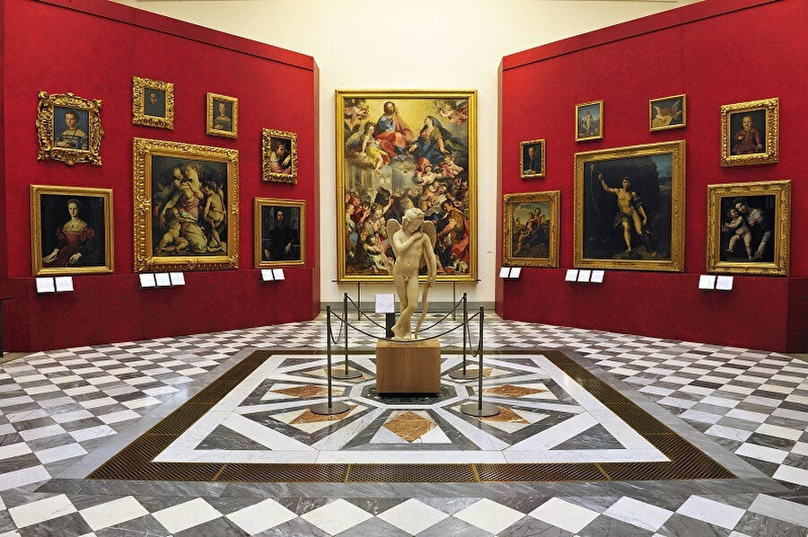 Uffizi Galerisi, Floransa'daki bir saray ya da palazzo, dünyadaki en eski ve en ünlü sanat müzelerinden biridir.
