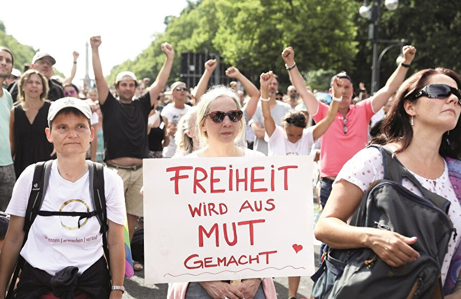 Almanya'da korona protestoları.