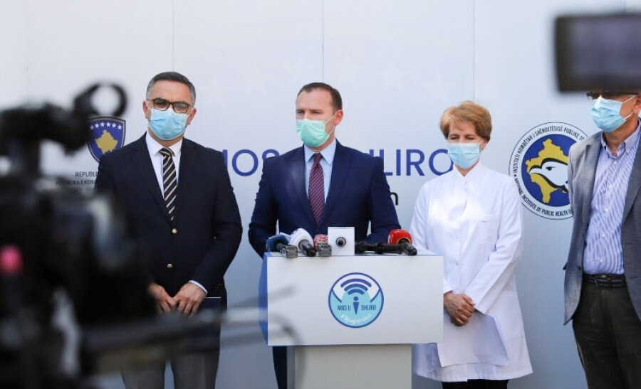 Kosova'lılar koronavirüsten ötürü yapılan önlemlerin gevşetilmesini talep ediyor. 