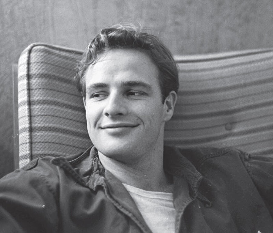Marlon Brando, 20. yüzyılın en önemli sinema oyuncusu olarak gösterilen, Oscar ödüllü Amerikalı oyuncudur.