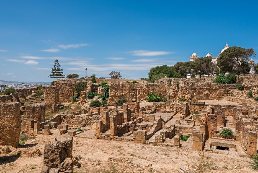 Kartaca kenti, Tyre (Sur) kenti kraliçesi Elishar tarafından MÖ 814 ya da 813 yıllarında kurulmuştur. 