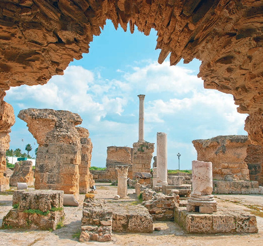  Bugün için Kartaca ile ilgili yazılı kaynaklar, Romalı ve Yunan tarihçilerin çalışmalarıyla sınırlıdır. 