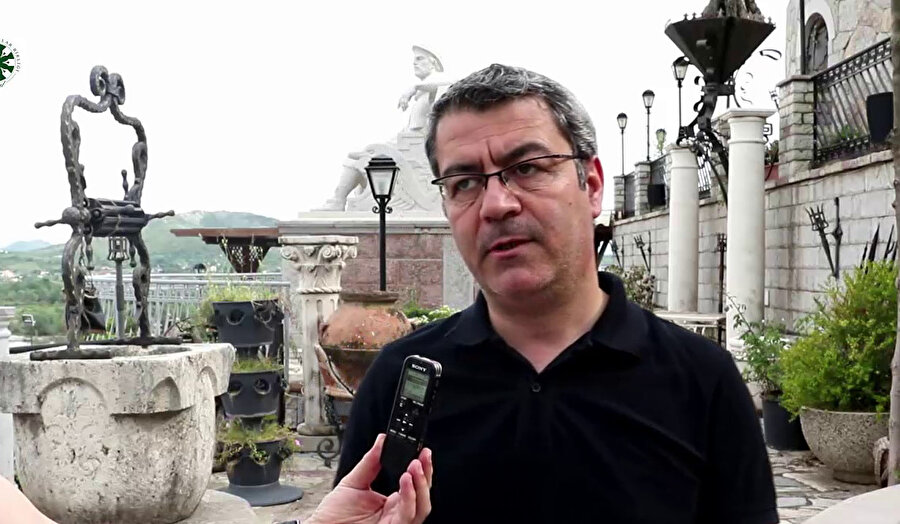 İlk öyküsü 1995 yılında Dergâh dergisinde yayımlanan Abdullah Harmancı’nın beşinci öykü kitabı Melek Kayıtları, İz Yayıncılık’tan çıktı.