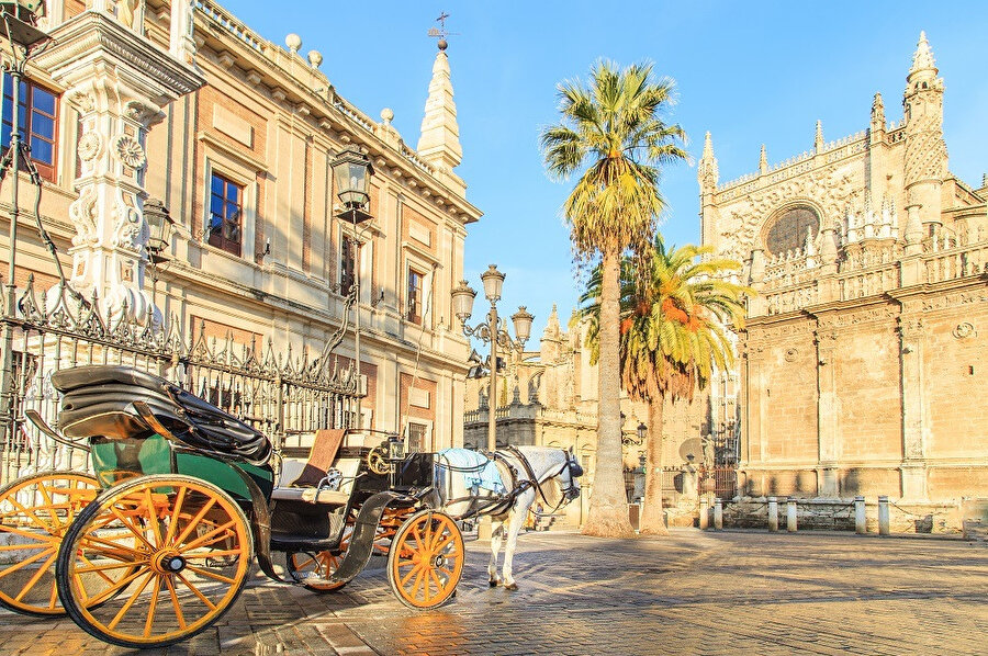 Sevilla, İspanya'nın güneybatı kesiminde Endülüs özerk bölgesinin merkezi ve en büyük şehridir.