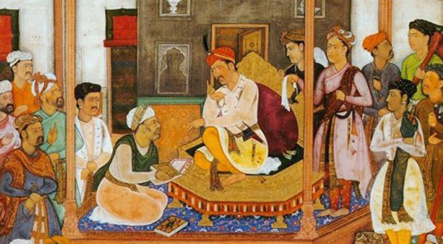 Ekber Han'ın veziri Ebu'l Fazl'ın hana Ekbername adlı eseri sunduğu anı tasvir eden bir minyatür.