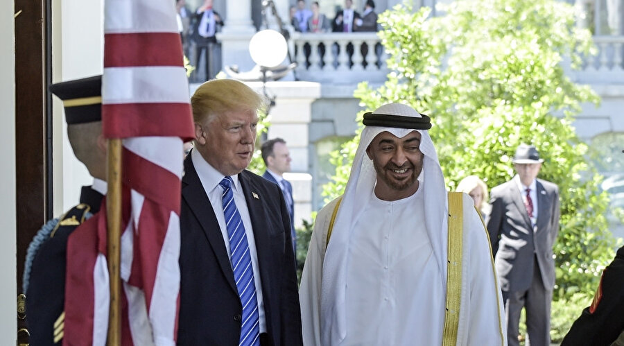 BAE Veliaht Prensi Muhammed Bin Zayid, ABD Başkanı Trump'la birlikte görülüyor.