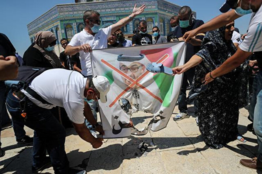 BAE'nin İsrail’le normalleşme sürecini protesto eden Filistinliler.
