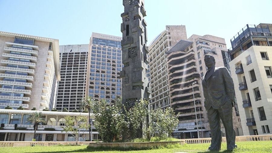 Beyrut'ta Refik Hariri heykeli.