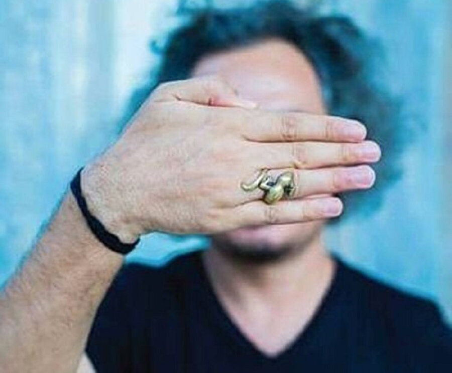 Tüm teknolojileri alt edecek ve sürekli kendini yenileyen soft power olan para, öykülerimde kullandığım en teknolojik alet