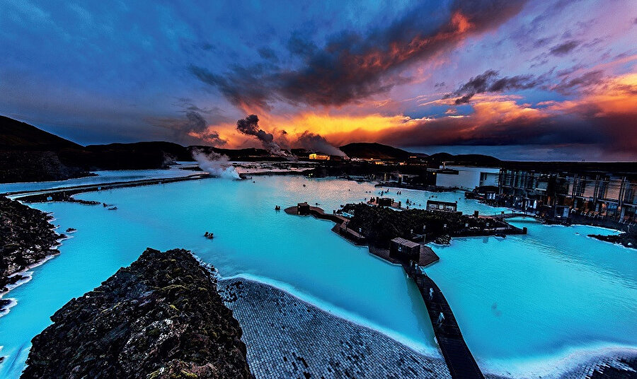 Blue Lagoon, İzlanda'nın güneybatısında yer alan bir jeotermal kaplıcadır.
