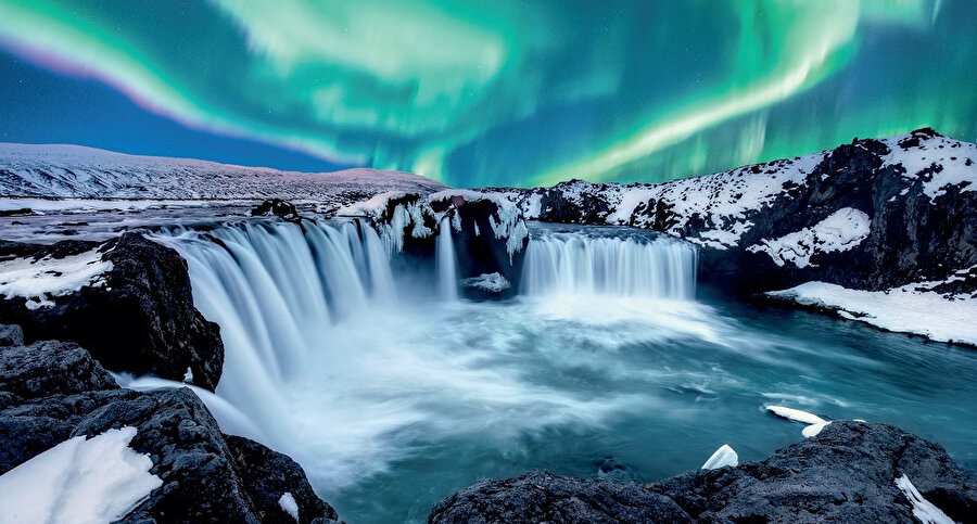 Goðafoss, Kuzey İzlanda'da bir şelaledir