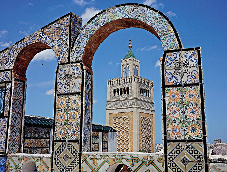 Zeytune Camii, Tunus'taki Tunus Medine'nin merkezinde büyük bir camidir.