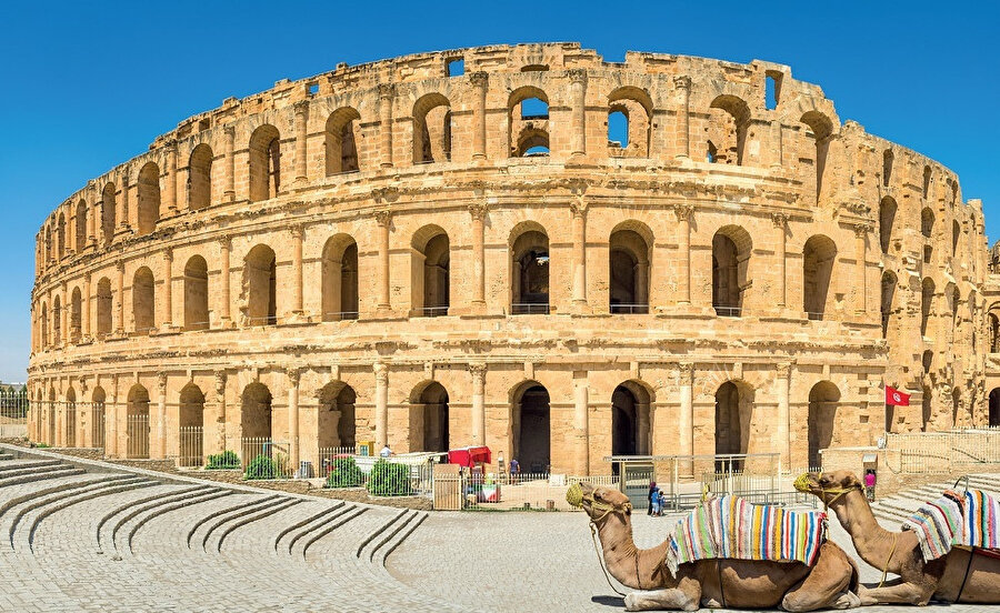 El Jem, Afrika kıtasındaki en etkileyici Roma dönemi harabelerine sahiptir.
