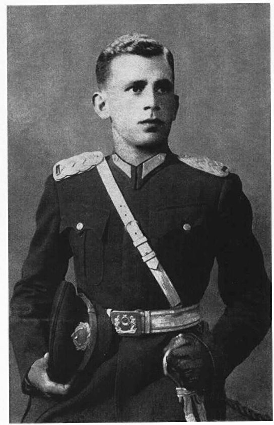 1953 yılında talıhsız bır olay sonucu askerlık mesleğını bırakan atık bılımer’ın o dönemde çekılmış bır fotoğrafı. (Kamil Büyüker Arşivi)