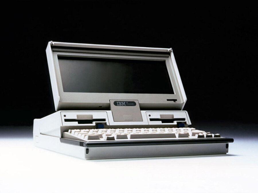 Sapper, IBM için tasarladığı ilk personal bilgisayarla; Prize Premio SMAU 1986, IF Industrie Forum Design Award Hannover 1988, Selection Compasso d'Oro 1987 ödüllerini kazandı.