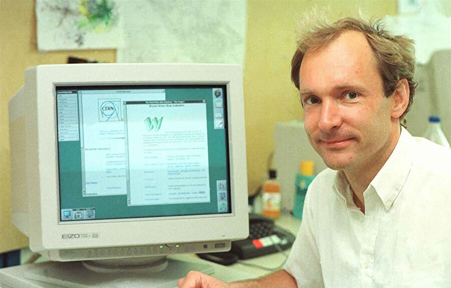 Tim Berners-Lee, İngiliz mühendis ve bilgisayar bilimi profesörüdür.