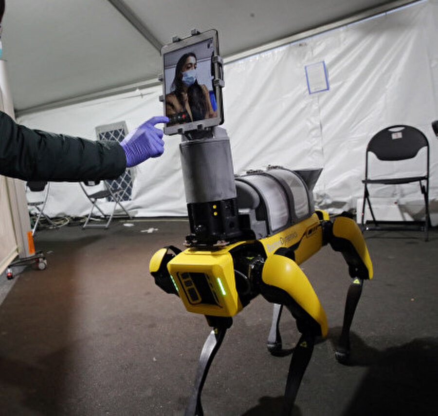 Koronavirüs testlerinin yanı sıra ateş ölçümü ve benzer temassız izleme sistemlerinin de kullanılması bekleniyor.