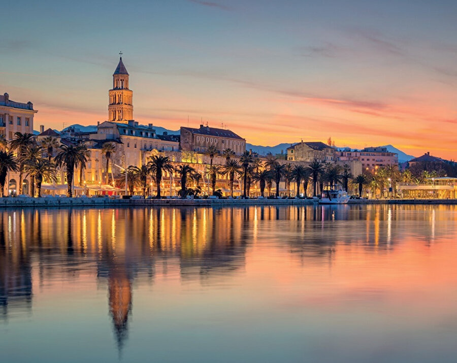 Split, Dalmaçya'nın en büyük ve en önemli şehridir. 