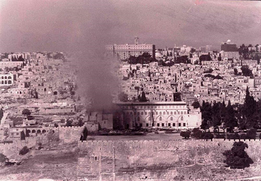 21 Ağustos 1969 günü Mescid'i Aksa'dan dumanlar yükseldi.