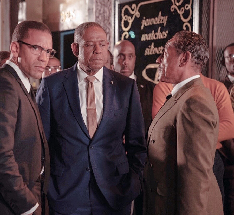 Godfather of Harlem’de üç ana karakteri oynayan Forest Whitaker (Bumpy Johnson), Nigel Thatch (Malcolm X) ve Giancarlo Esposito (Senatör Powell Jr.) muhteşem oyunculuklar sergiliyorlar.