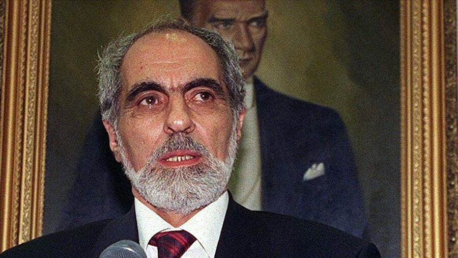 Türk dünyasının bilge şahsiyetlerinden Azerbaycan'ın ikinci Cumhurbaşkanı Ebulfez Elçibey, vefatının 20. yılında anılıyor.