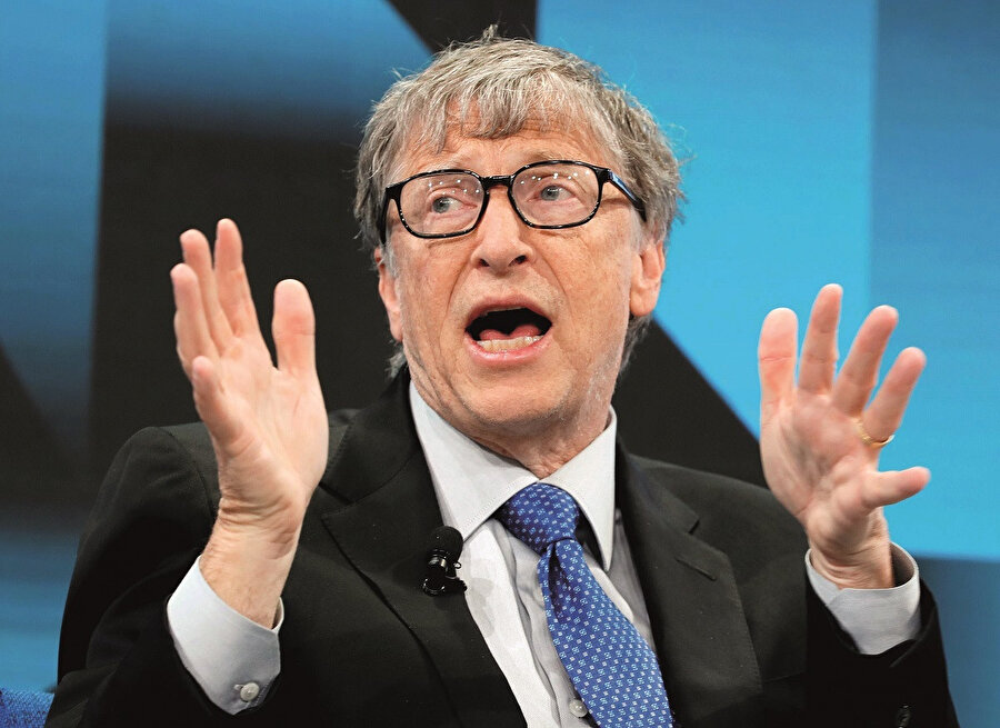 'Bilimsel sessizlik’ döneminde ise meydan, hastalığın pandemiye dönüşerek tüm dünyanın konusu halini aldığından bu hiç kimsenin bir türlü susturamadığı Bill Gates’e kaldı.