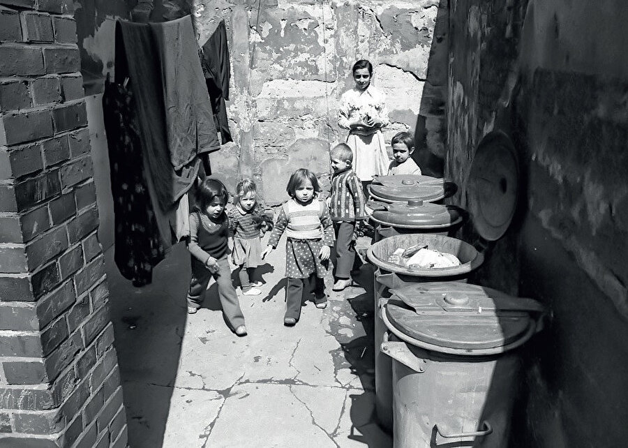 Kreuzberg; öğrencilere, sanatçılara ve büyük bir Türk nüfusuna ev sahipliği yapan geniş bir semttir.