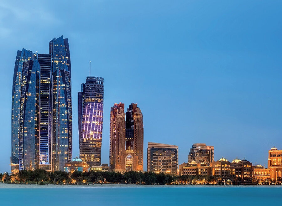 Bugün, Dubai Orta Doğu ve Basra Körfezi bölgesinde sürekli gelişen dünya çapında bir kent olarak ticari ve kültürel bir merkez, kozmopolit bir metropol kentidir.