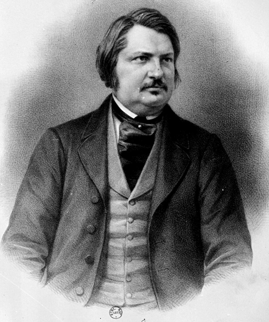 Balzac, devrimci bir muhafazakârdı. Muhafazakâr devrimci de diyebilirsiniz. Devrimciliği, yeni’ye açık olmasından, olayların gelişim yönünü iyi kestirebilmesindendi. 