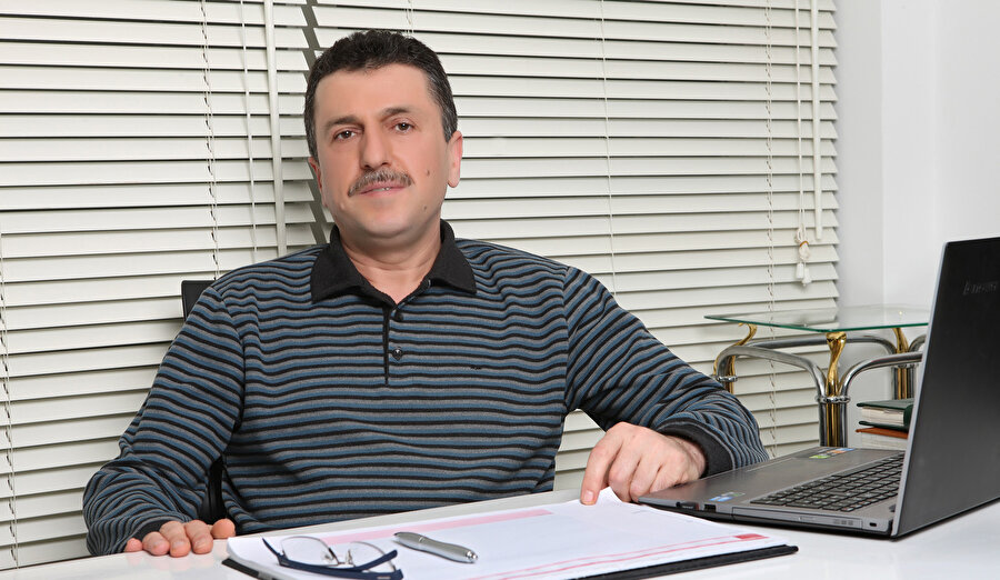 Büyüyen Ay Yayınları Yayın Yönetmeni Mustafa Kirenci’ye sorduk.