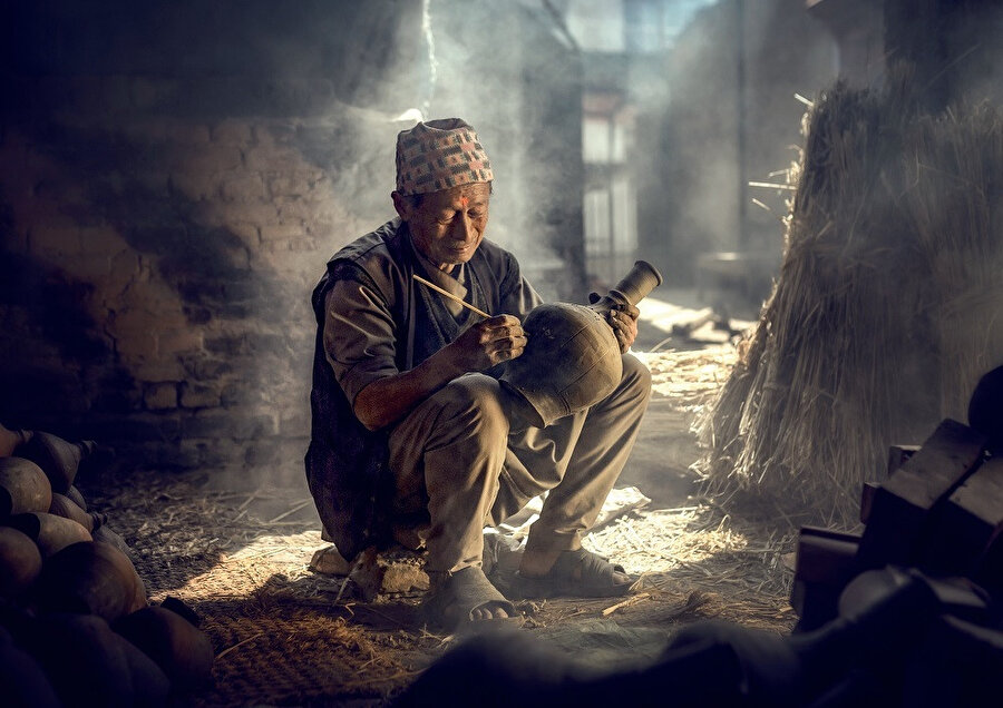 Bhaktapur tarihte Katmandu ve Patan ile birlikte, Katmandu Vadisi'ndeki en büyük üç Nevari krallığından biri olmuş olup, 15. yüzyılda Büyük Malla Krallığı'nın başkentliğini yapmıştır.