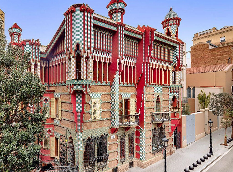 Casa Vicens, şimdi müze olan Antoni Gaudí tarafından tasarlanan Barselona'daki bir evdir.