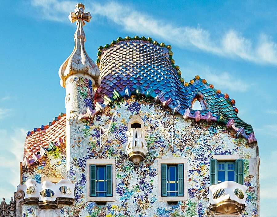 Casa Batlló, Barselona şehrinin merkezinde bulunan bir bina ve İspanyol mimar Antoni Gaudí'nin baş yapıtlarından biri.