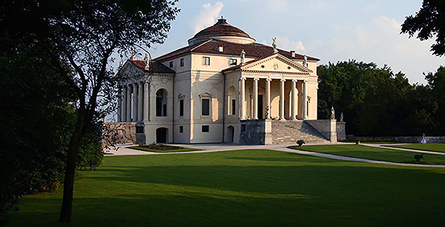 Neo Klasik mimarinin tüm özelliklerini barındıran Andrea Palladio’nun eseri Villa La Rotonda. 