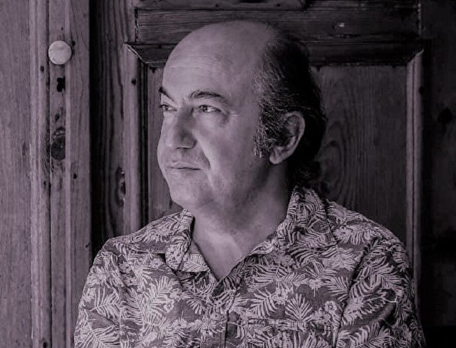 Kitabın önsözünde Yivli; kanonik yöntem yerine anlatı bilimsel bir yöntem izlendiğini ifade ediyor.