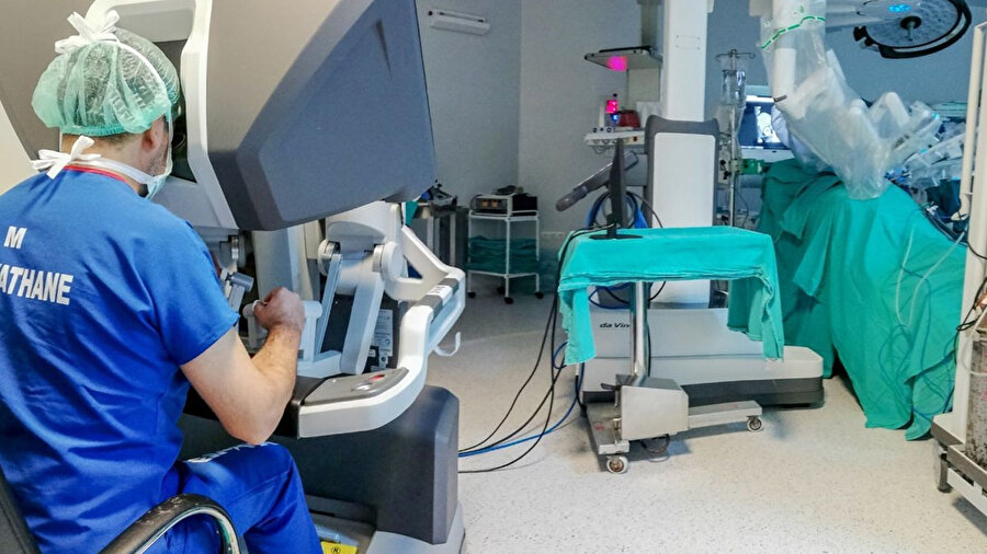 Robotik ve kapalı yöntemle yapılan ameliyat