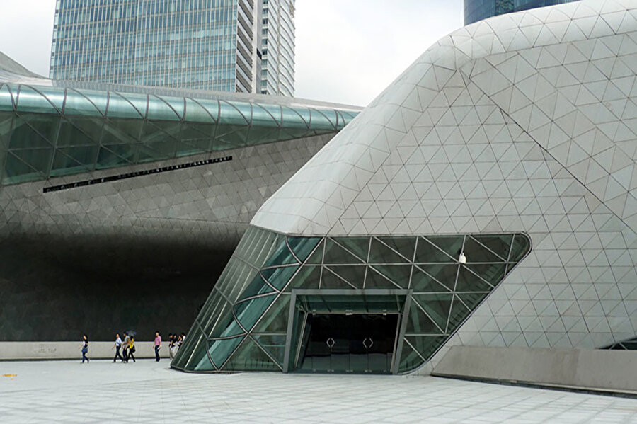 Guangzhou Opera Binası, giriş.