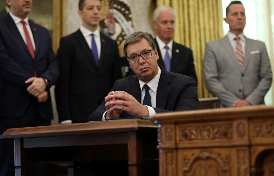 Vucic, toplantı sonrası yaptığı açıklamada, anlaşma maddelerinin gizli olduğunu söyleyerek detay vermekten kaçınmıştı.