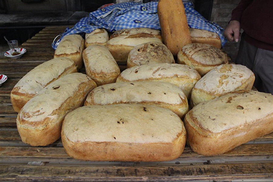 Yüzyıllardır Anadolu’nun farklı iklim, bitki ve kültür zenginliği sofralarımızın baş tacı ekmeği şekillendirdi.