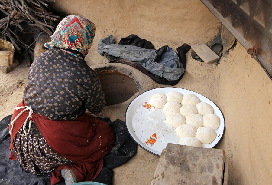 Her bölgemizin kendi tahılı, pişirme biçimi, iç malzemesine göre değişen mayalı-mayasız çeşitleriyle çok sayıda ekmeği var. Ne yazık ki henüz bunları derli toplu bulacağımız bir çalışma yok. Bu nedenle ekmeklerimizin bir kısmını sizler için derledik.