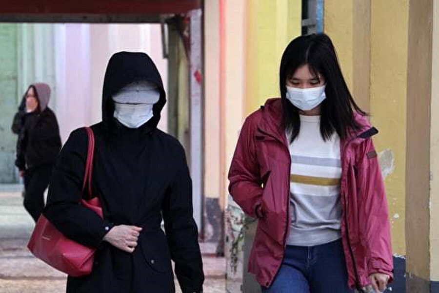 Maske taktı-takmadı tartışmaları ciddi kamplaşmalara yol açtı.