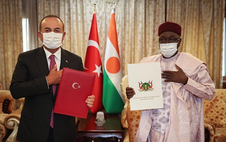 Batılı ülkelerin hem Afrika’daki menfaatleri, hem de Akdeniz’deki çıkarları, yani başına oturdukları sömürü çarkı Türkiye’nin hamleleri yüzünden tehdit altında.