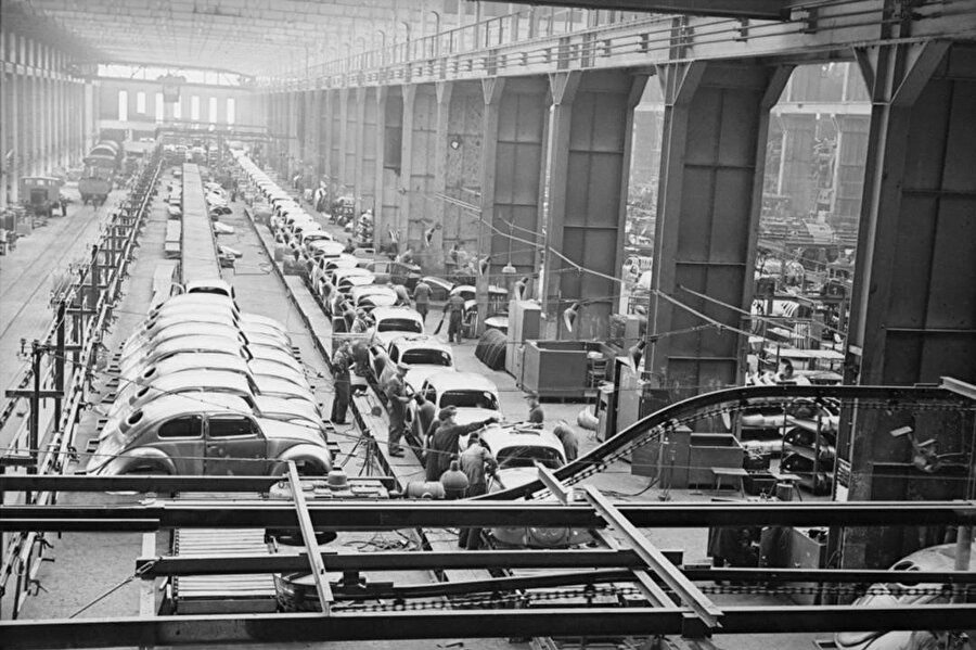 Wolfsburg, Volkswagen fabrikası, 1949.