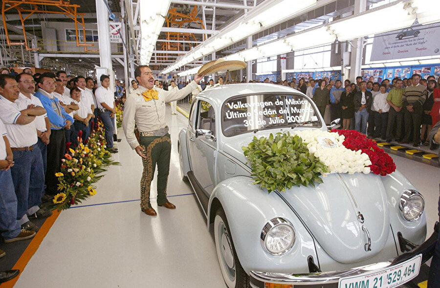 21,529,464 ve son klasik Beetle. Günümüzde Wolfsburg’da sergileniyor.