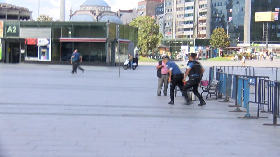 Çağlayan Adliyesi önünde iki grubun birbirine girdiği anlar