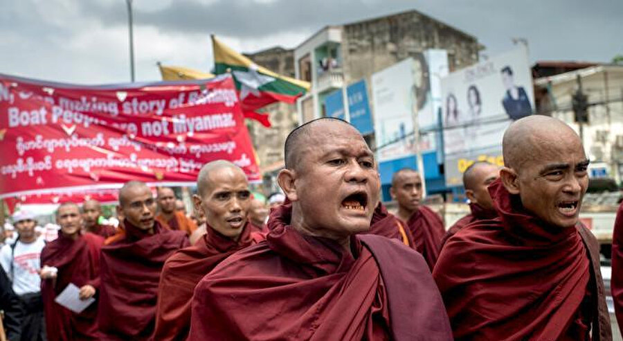 25 Ağustos 2017'de, Myanmar ordusu ve Budist milliyetçiler, kitlesel şiddet eylemleri başlatmıştı.