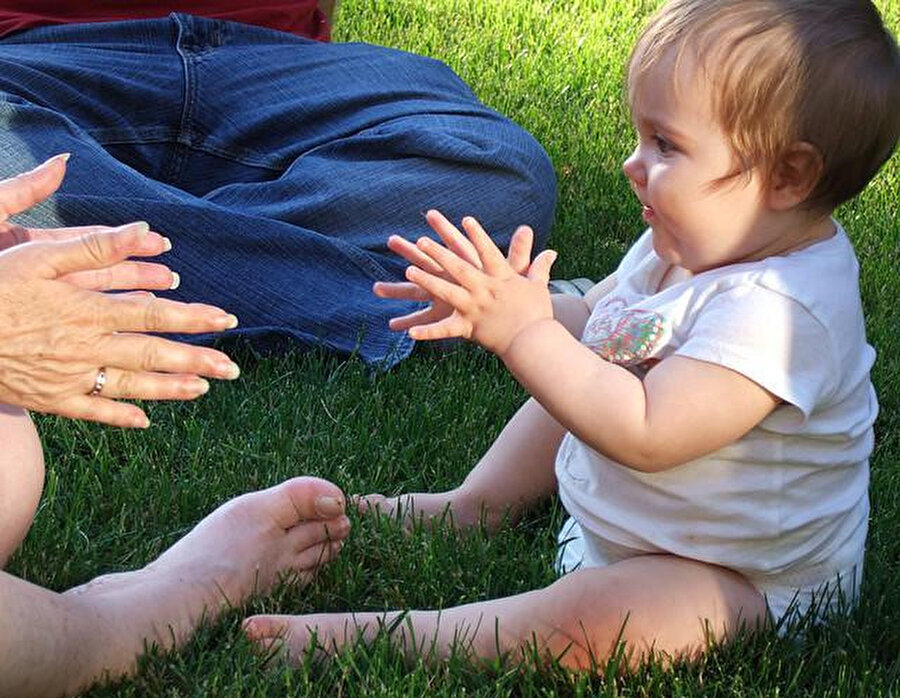 Taklit ile biz tercih ettiğimize benzeriz, ardından da başka ‘taklit merci’leri belirleriz. 