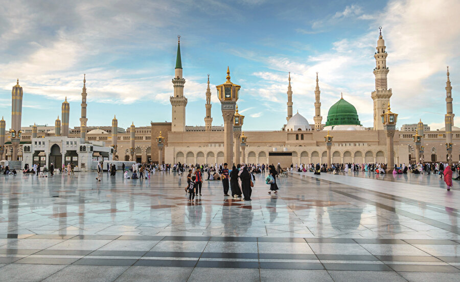 Peygamberi devre dışı bırakan bir dinin kısa devre yapması ve hayattan çekilmesi mukadderdir. 
